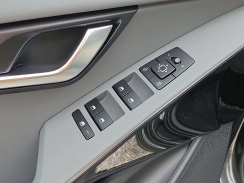 New 2026 Kia Niro EX FWD image 19