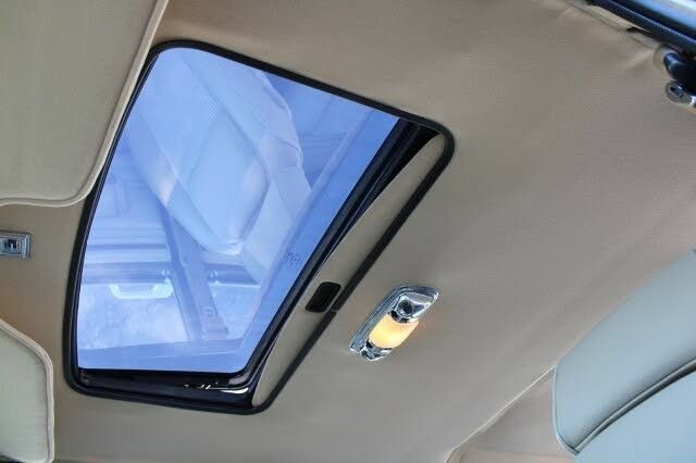 Used 1990 Jeep Grand Wagoneer AWD/4WD image 23