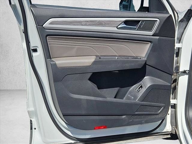 Used 2021 Volkswagen Atlas Cross Sport SE w/ Panoramic Sunroof Package FWD image 10