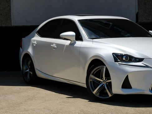 Used 2018 Lexus IS 300 AWD w/ Premium Package image 7