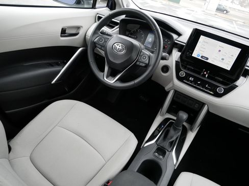 Certified 2024 Toyota Corolla Cross LE image 9