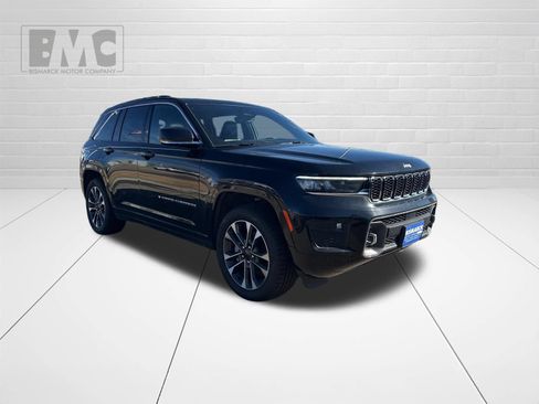 Used 2024 Jeep Grand Cherokee Overland AWD/4WD image 4