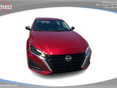Used 2024 Nissan Altima 2.5 SV FWD image 3