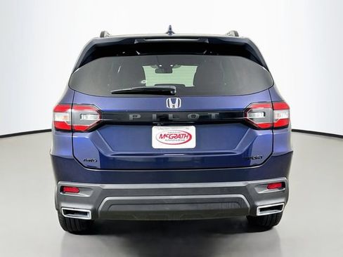 Used 2025 Honda Pilot Sport image 18