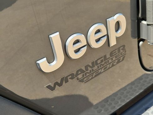 Used 2019 Jeep Wrangler Unlimited Sport S AWD/4WD image 30