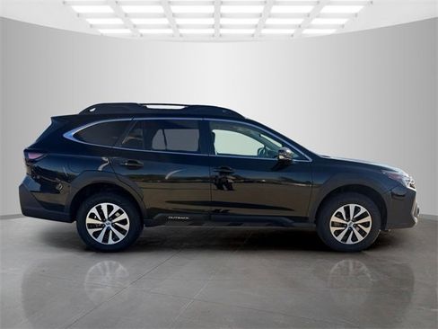 Used 2023 Subaru Outback Premium image 10