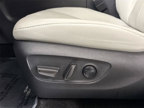 Certified 2024 Toyota Grand Highlander AWD image 31
