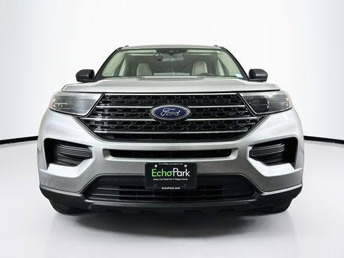 Used 2020 Ford Explorer XLT w/ Comfort Package RWD image 2