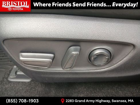 Used 2020 Toyota RAV4 XLE Premium image 21