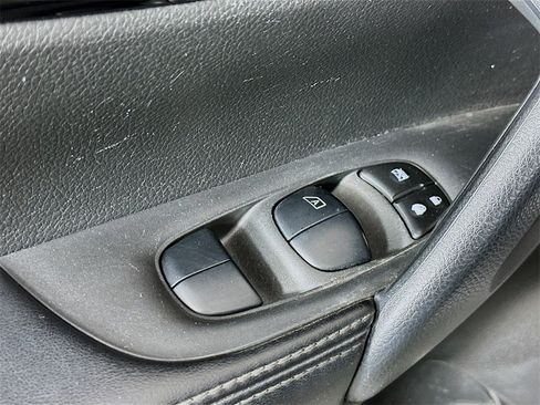 Certified 2020 Nissan Rogue Sport SV image 17