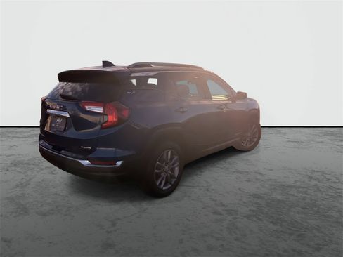 Used 2023 GMC Terrain SLT image 8