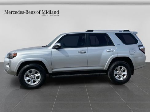 Used 2022 Toyota 4Runner SR5 Premium image 4