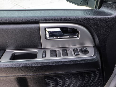 Used 2017 Ford Expedition EL XLT image 32