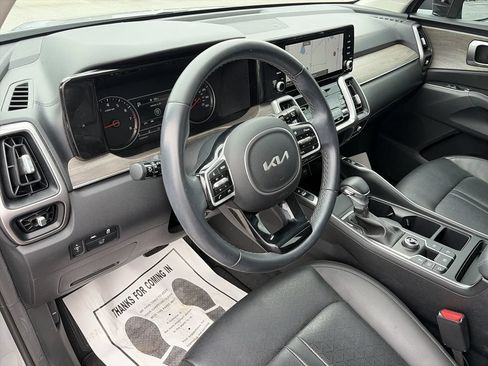 Used 2023 Kia Sorento EX w/ Panoramic Sunroof Package FWD image 11