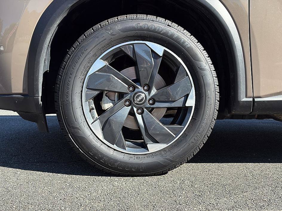 Certified 2025 Nissan Rogue SV AWD/4WD image 9