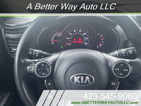 Used 2017 Kia Soul + image 9