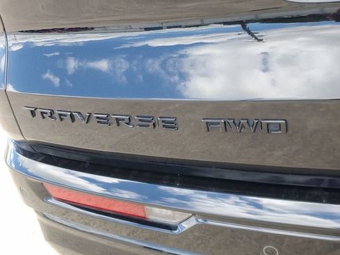 Used 2025 Chevrolet Traverse RS AWD/4WD image 5