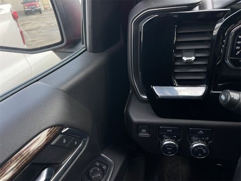 Used 2024 GMC Sierra 1500 SLE image 19