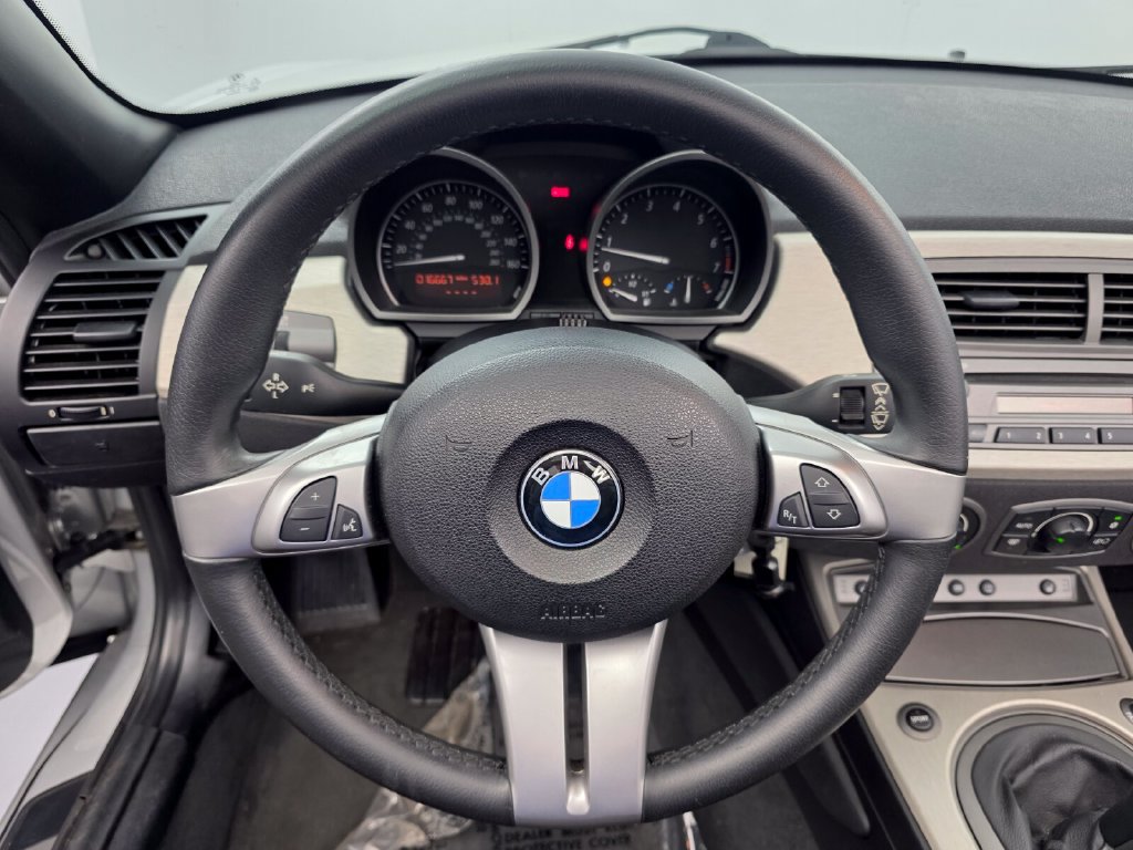 Used 2004 BMW Z4 3.0i RWD image 15