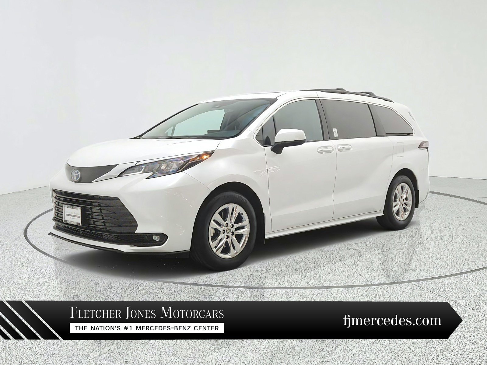 Used 2025 Toyota Sienna XLE w/ XLE Plus Package AWD/4WD image 1