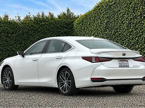 Used 2025 Lexus ES 300h w/ Premium Package FWD image 6