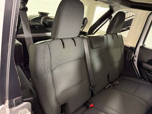 Used 2021 Jeep Wrangler Unlimited Sahara image 23