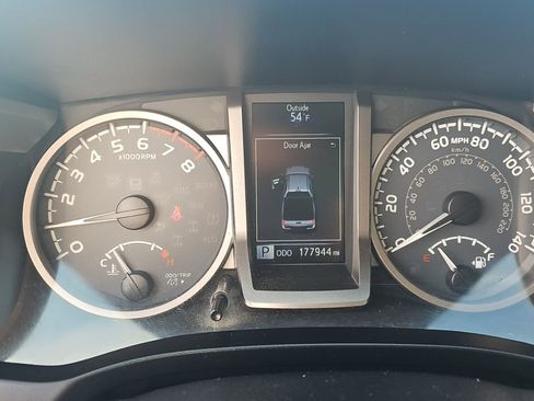 Used 2016 Toyota Tacoma SR5 w/ Towing Package image 15