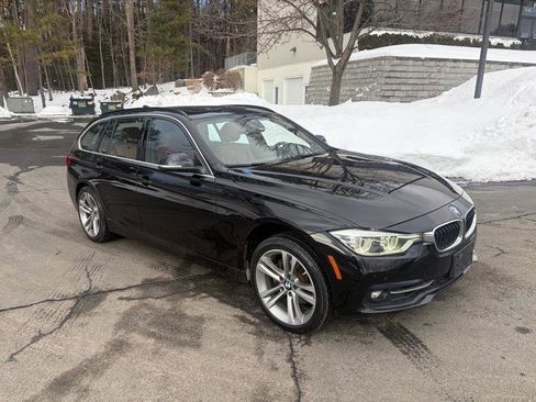 Used 2019 BMW 330i xDrive Wagon w/ Convenience Package image 3
