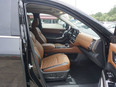 Used 2023 Nissan Pathfinder Platinum FWD image 18