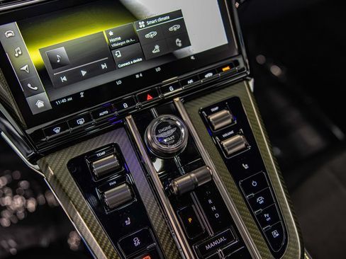 Used 2026 Aston Martin V8 Vantage Coupe RWD image 25