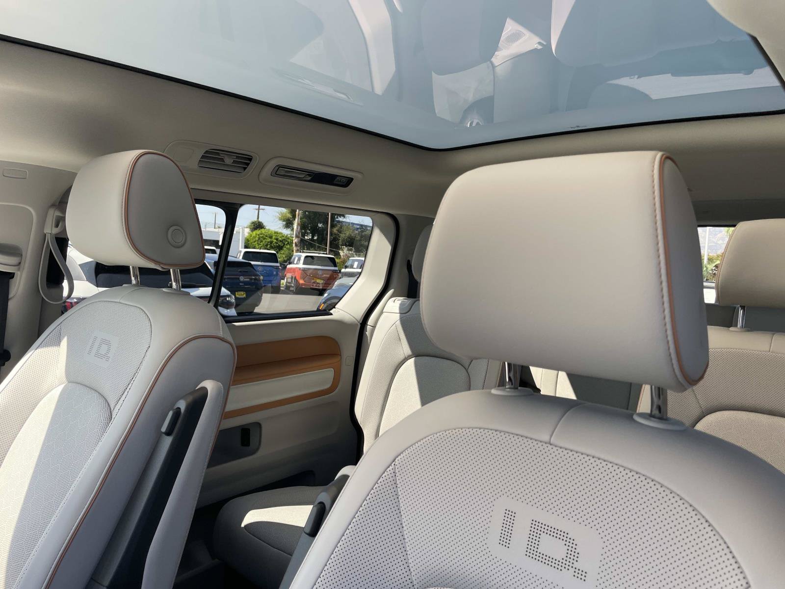 Certified 2025 Volkswagen ID. Buzz 1st Edition AWD/4WD image 24