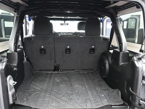 Used 2020 Jeep Wrangler Unlimited Sahara AWD/4WD image 25