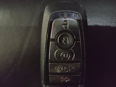 Used 2020 Ford Fusion Titanium AWD/4WD image 32