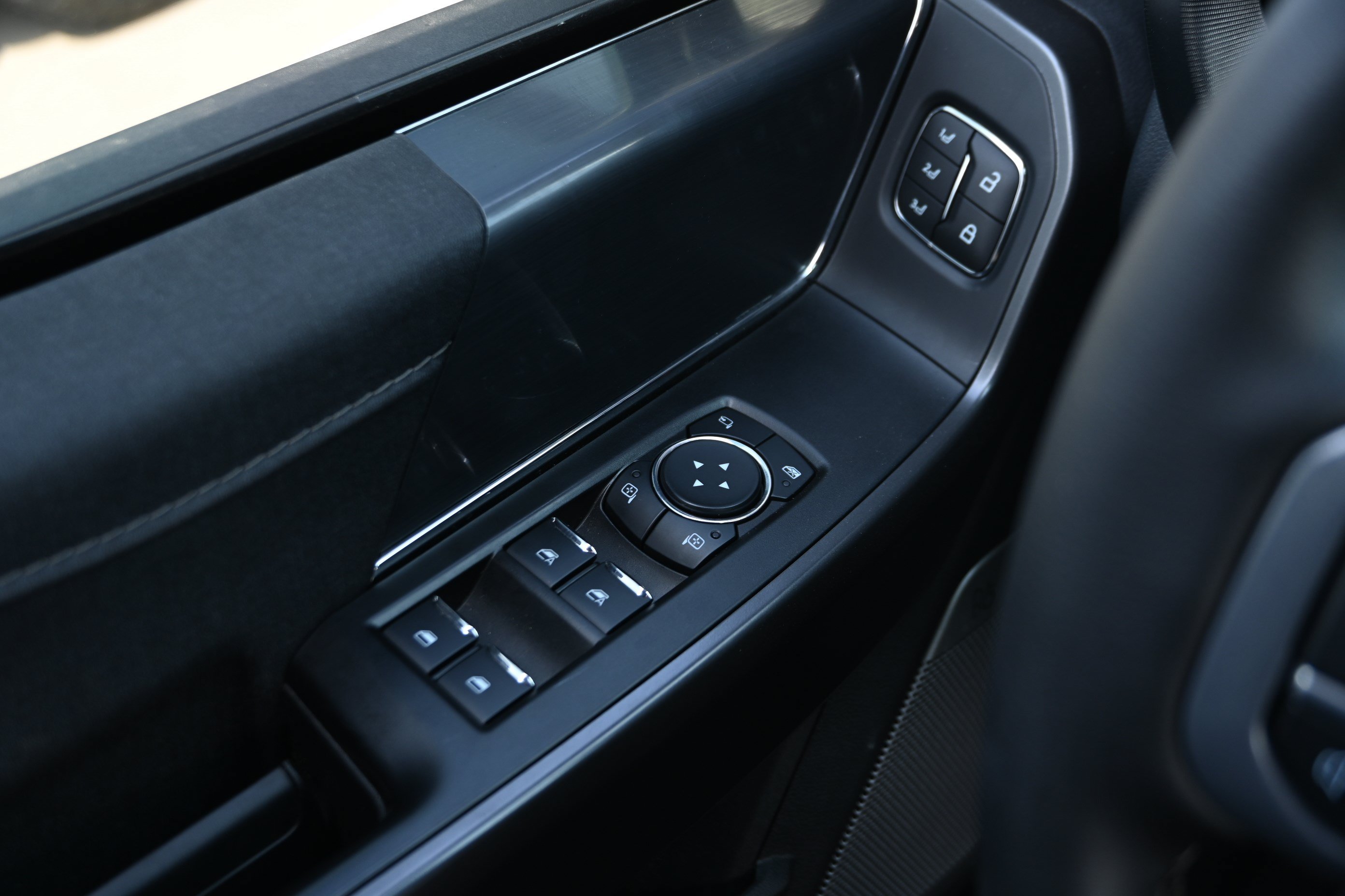 Used 2025 Ford F150 Lariat AWD/4WD image 30