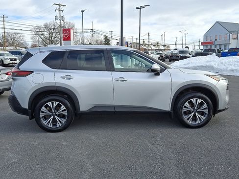 Certified 2022 Nissan Rogue SV image 9