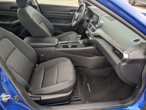 Used 2025 Nissan Altima 2.5 SV FWD image 26