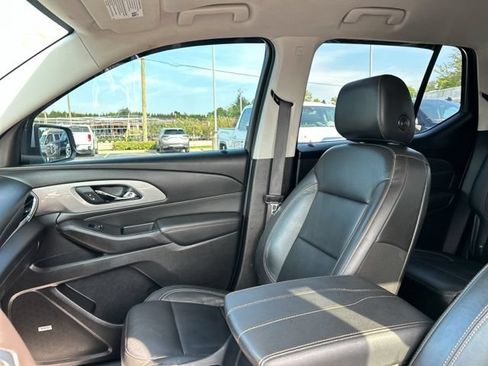 Used 2021 Chevrolet Traverse LT w/ LT Premium Package AWD/4WD image 32