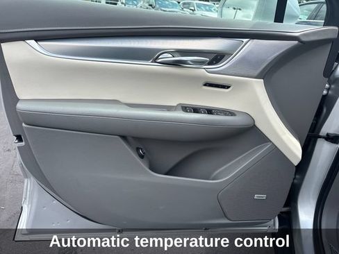 Used 2020 Cadillac XT5 Premium Luxury FWD image 12