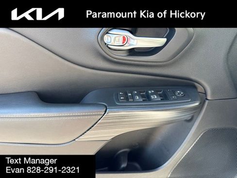 Used 2016 Jeep Cherokee Limited AWD/4WD image 17
