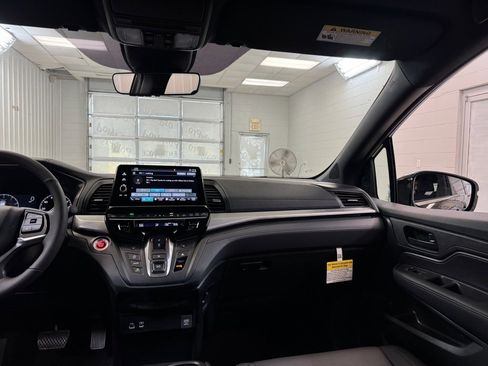 Used 2025 Honda Odyssey Sport-L image 22