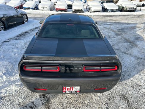 Used 2021 Dodge Challenger SXT image 7