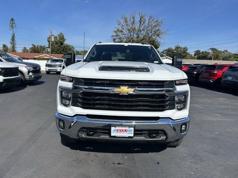 Used 2024 Chevrolet Silverado 3500 LT w/ Convenience Package image 2