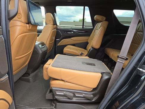 Used 2021 Cadillac Escalade Premium Luxury AWD/4WD image 32