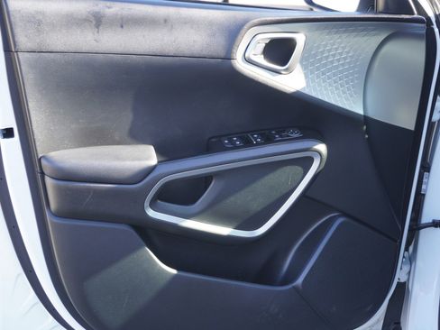 Used 2023 Kia Soul LX w/ Option Group 015 image 16