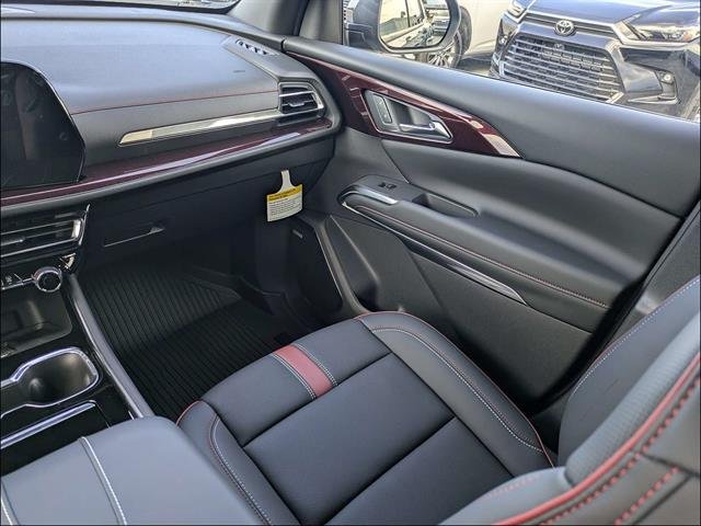 New 2027 Chevrolet Traverse RS w/ LPO, Floor Liner Package FWD image 16