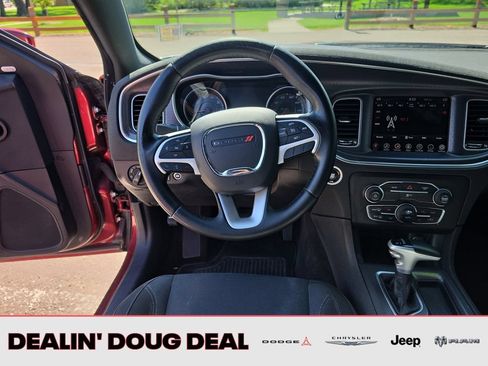Used 2017 Dodge Charger SXT RWD image 13
