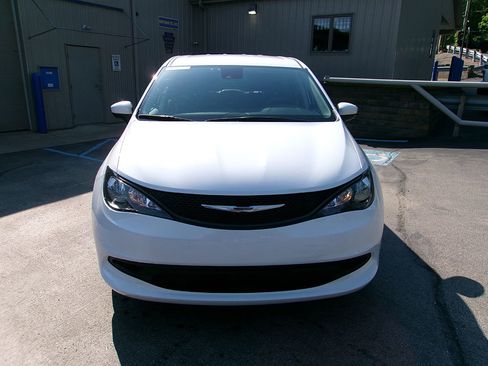 Used 2023 Chrysler Voyager LX FWD image 8