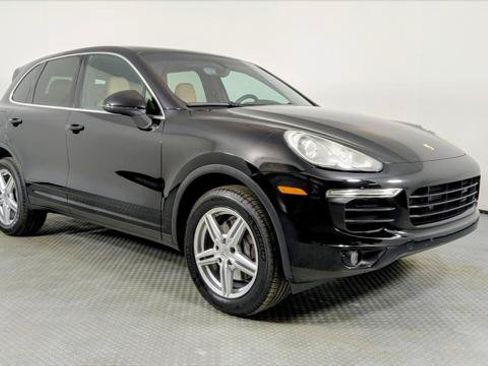 Used 2016 Porsche Cayenne w/ Premium Package AWD/4WD image 9