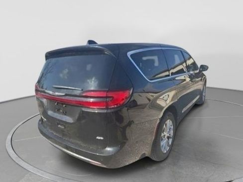 New 2026 Chrysler Pacifica Select AWD/4WD image 10
