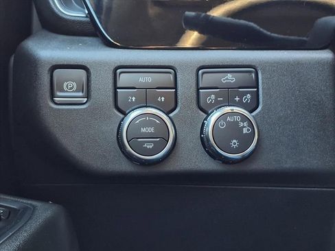 Used 2023 GMC Sierra 1500 SLE image 13